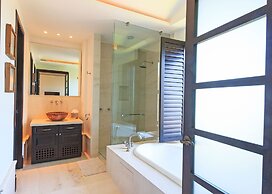 Amazing 4 Bedroom Condo