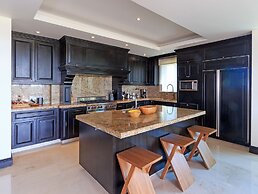 Amazing 4 Bedroom Condo