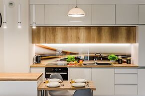 Lumina stylish 3-room apart with balcony