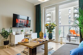 Lumina stylish 3-room apart with balcony