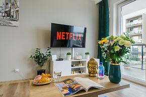 Lumina stylish 3-room apart with balcony