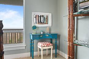 #justawavin' 3 Bedroom Home by RedAwning