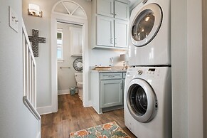 #justawavin' 3 Bedroom Home by RedAwning