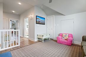 #justawavin' 3 Bedroom Home by RedAwning