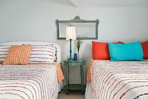 #justawavin' 3 Bedroom Home by RedAwning