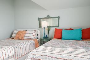 #justawavin' 3 Bedroom Home by RedAwning