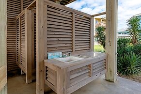 #justawavin' 3 Bedroom Home by RedAwning