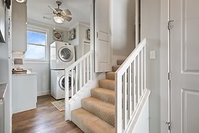 #justawavin' 3 Bedroom Home by RedAwning