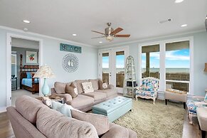 #justawavin' 3 Bedroom Home by RedAwning