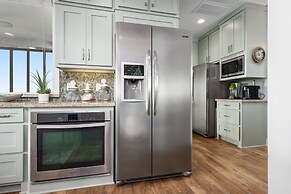 #justawavin' 3 Bedroom Home by RedAwning