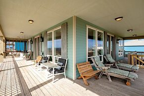 #justawavin' 3 Bedroom Home by RedAwning