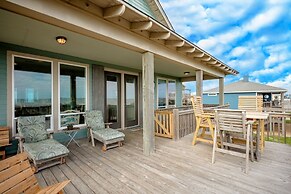 #justawavin' 3 Bedroom Home by RedAwning