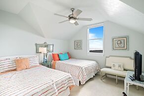 #justawavin' 3 Bedroom Home by RedAwning