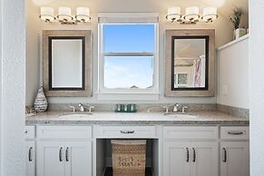 #justawavin' 3 Bedroom Home by RedAwning