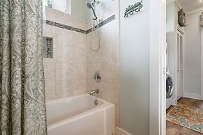 #justawavin' 3 Bedroom Home by RedAwning