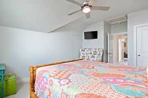 #justawavin' 3 Bedroom Home by RedAwning