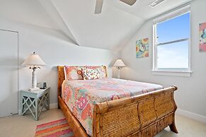 #justawavin' 3 Bedroom Home by RedAwning