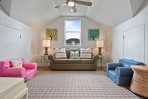 #justawavin' 3 Bedroom Home by RedAwning