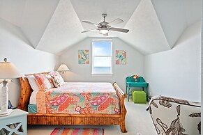 #justawavin' 3 Bedroom Home by RedAwning