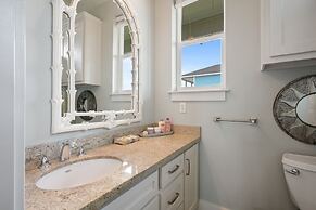 #justawavin' 3 Bedroom Home by RedAwning