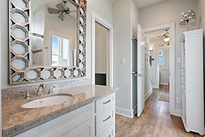 #justawavin' 3 Bedroom Home by RedAwning