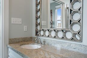 #justawavin' 3 Bedroom Home by RedAwning