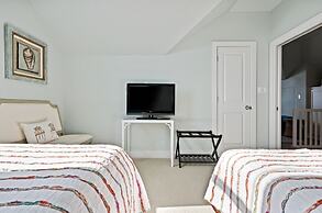 #justawavin' 3 Bedroom Home by RedAwning