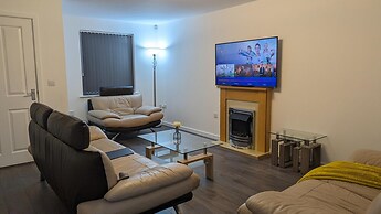 Burnley-4-bedroom House-sleeps 6-parking-clariturf