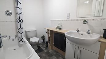 Burnley-4-bedroom House-sleeps 6-parking-clariturf