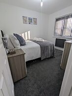 Burnley-4-bedroom House-sleeps 6-parking-clariturf