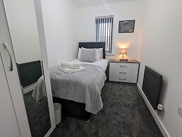 Burnley-4-bedroom House-sleeps 6-parking-clariturf