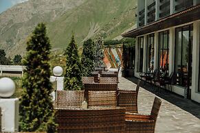 Alpine Lounge Hotel & Restaurant