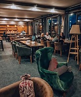 Alpine Lounge Hotel & Restaurant
