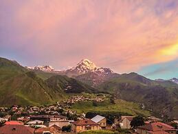 Alpine Lounge Hotel & Restaurant