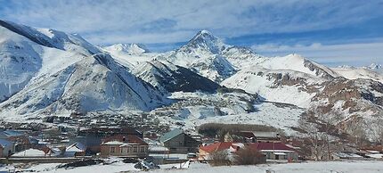 Alpine Lounge Hotel & Restaurant