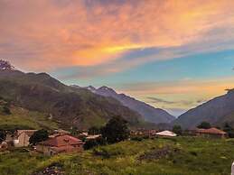 Alpine Lounge Hotel & Restaurant