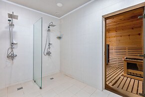 Alpine Lounge Hotel & Restaurant