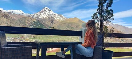 Alpine Lounge Hotel & Restaurant