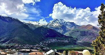 Alpine Lounge Hotel & Restaurant