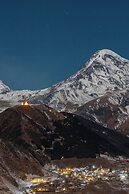 Alpine Lounge Hotel & Restaurant