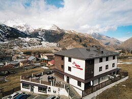 Alpine Lounge Hotel & Restaurant