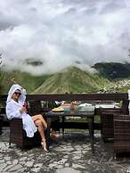 Alpine Lounge Hotel & Restaurant