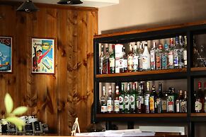 Alpine Lounge Hotel & Restaurant