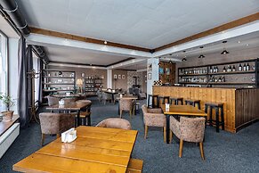 Alpine Lounge Hotel & Restaurant