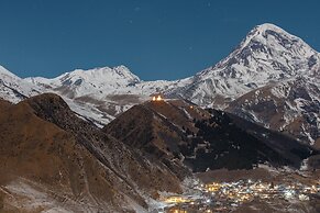 Alpine Lounge Hotel & Restaurant