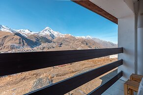 Alpine Lounge Hotel & Restaurant