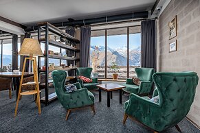 Alpine Lounge Hotel & Restaurant