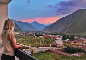 Alpine Lounge Hotel & Restaurant