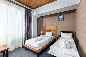 Alpine Lounge Hotel & Restaurant