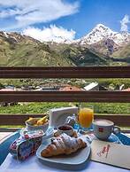 Alpine Lounge Hotel & Restaurant